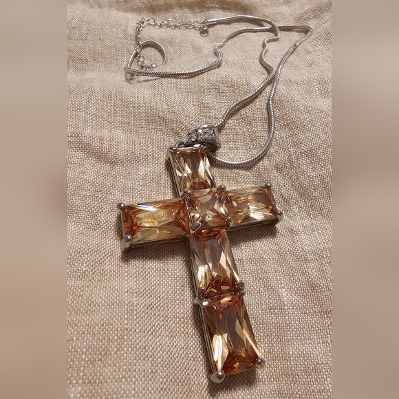 Elegant Faux Citrine Cross Pendant 18 inch Necklace 2 inch Extender EUC - Picture 7 of 8